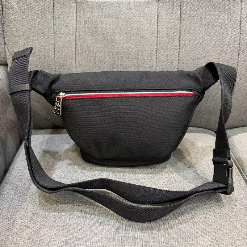 💎Han's house精品服飾💎moncler 防水 腰包 現貨 原價29000-4