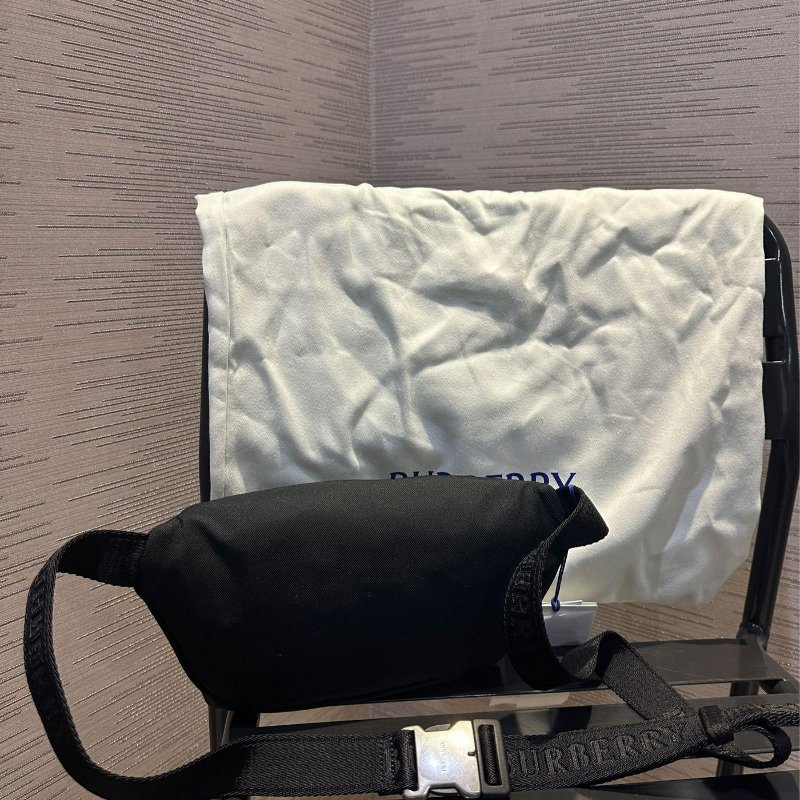 💎Han's house精品服飾💎 burberry 尼龍 戰馬 腰包 現貨 原價25900-4