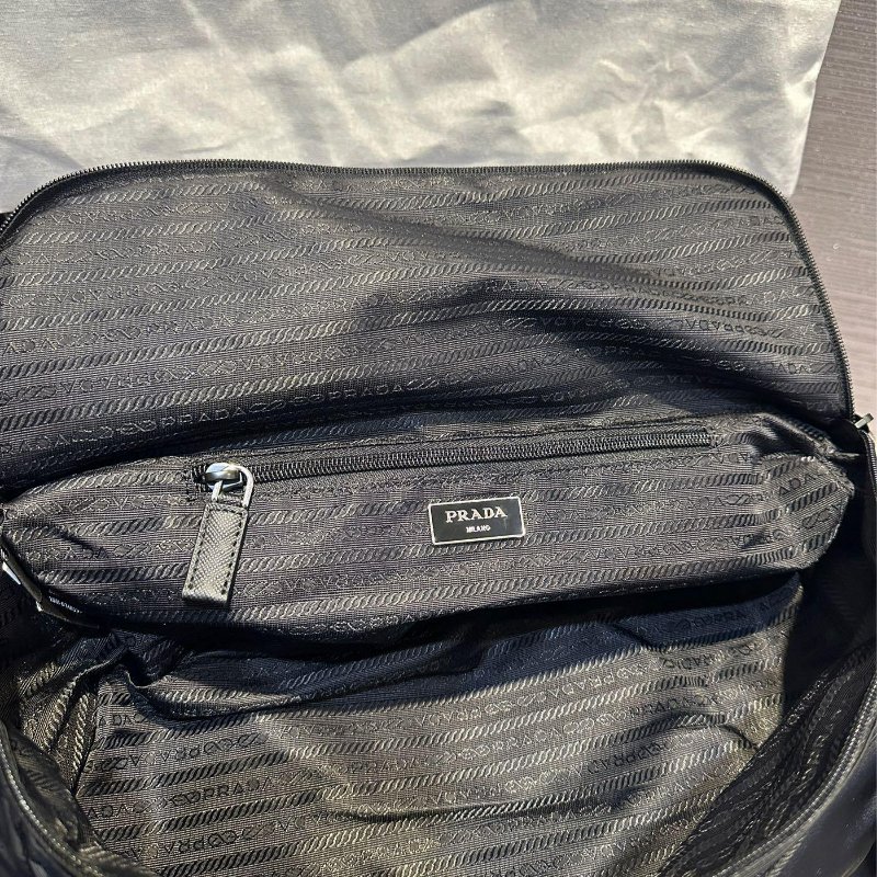 💎Han's house精品服飾💎 PRADA 三角鐵牌 尼龍 防水 側背 包 現貨 VA0991 原價79000-2