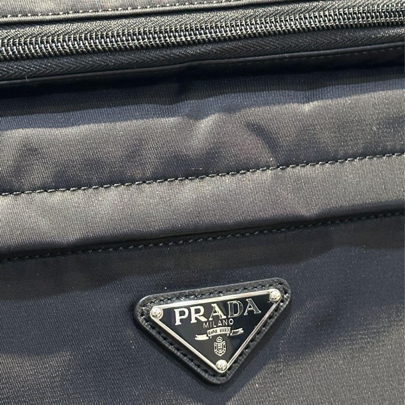 💎Han's house精品服飾💎 PRADA 三角鐵牌 尼龍 防水 側背 包 現貨 VA0991 原價79000-6