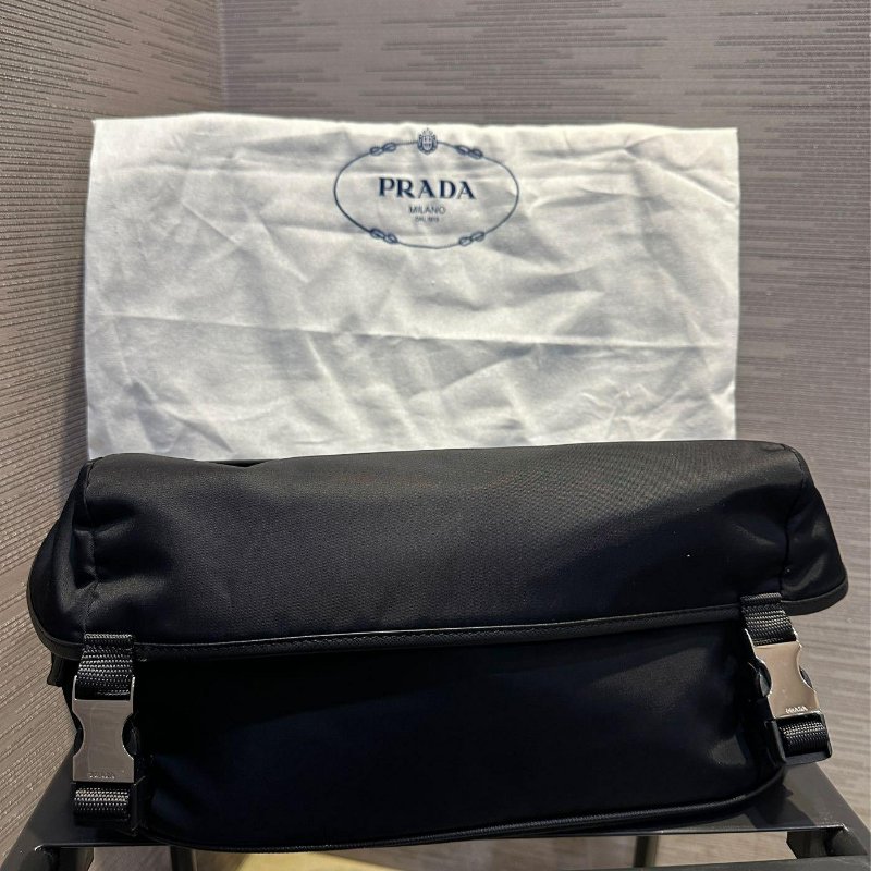 💎Han's house精品服飾💎 PRADA 三角鐵牌 尼龍 防水 側背 包 現貨 VA0991 原價79000-7