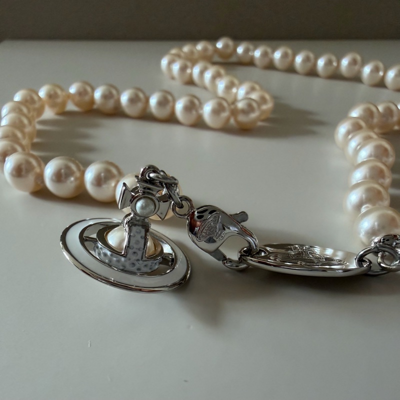 Vivienne Westwood🪐奶油珍珠x立體小土星 Simonetta Pearl Choker-4