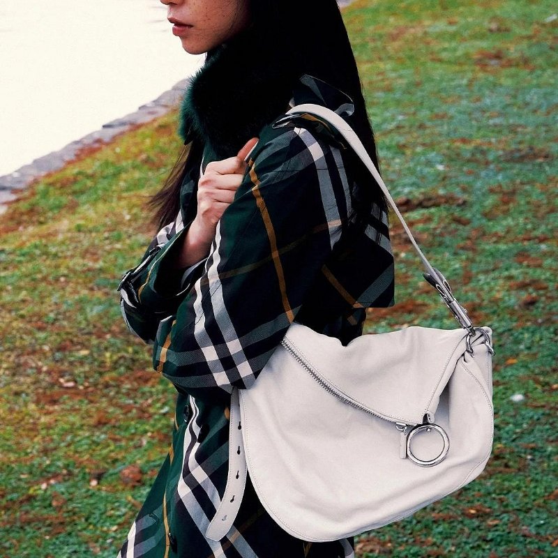 💎Han's house精品服飾💎Burberry 中號 Knight 包 現貨 原價99000-0