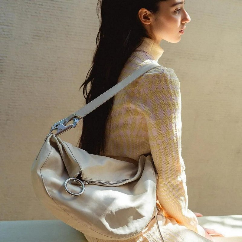 💎Han's house精品服飾💎Burberry 中號 Knight 包 現貨 原價99000-4