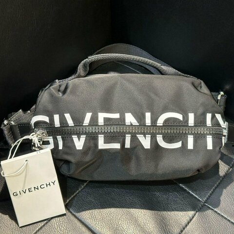 💎Han's house精品服飾💎GIVENCHY 紀梵希 尼龍 斜背包 腰包 原價39500