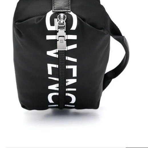 💎Han's house精品服飾💎GIVENCHY 紀梵希 尼龍 斜背包 腰包 原價39500-4