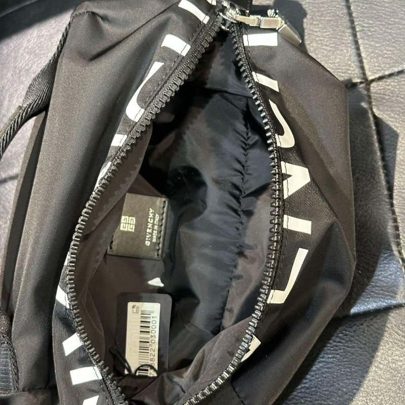 💎Han's house精品服飾💎GIVENCHY 紀梵希 尼龍 斜背包 腰包 原價39500-6