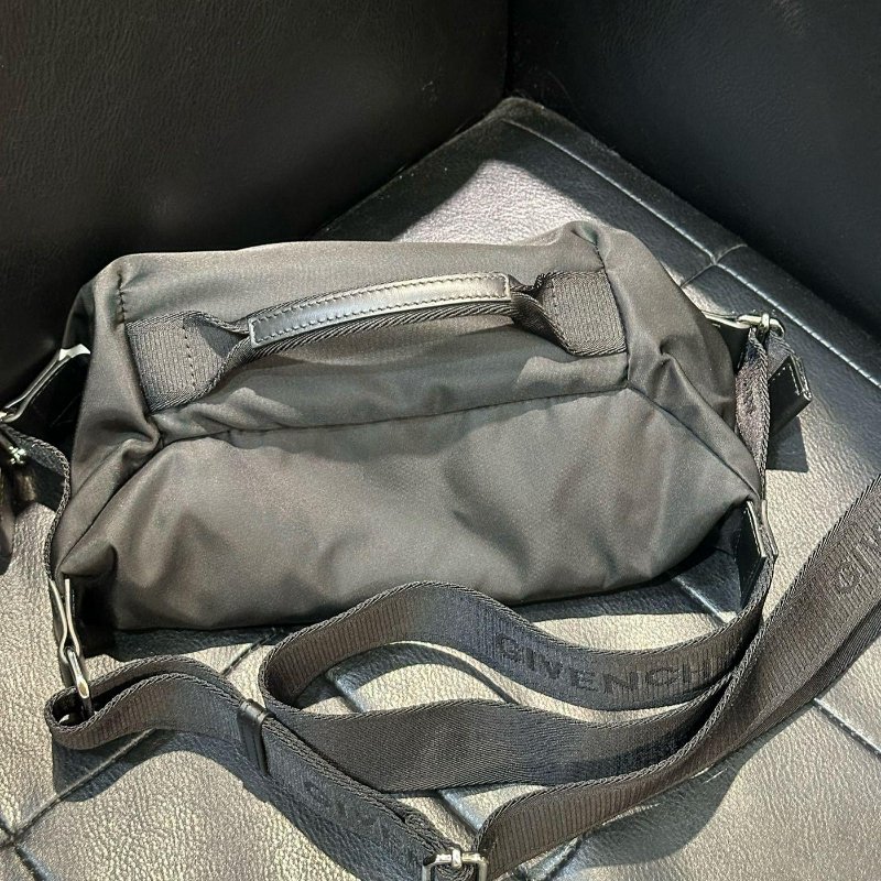 💎Han's house精品服飾💎GIVENCHY 紀梵希 尼龍 斜背包 腰包 原價39500-7