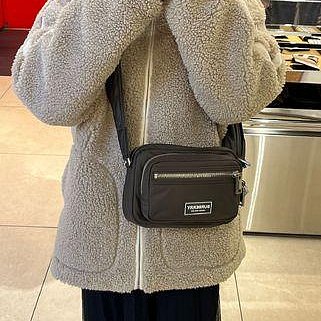 💎Han's house精品服飾💎Burberry LOGO 尼龍 側背 包 80905691-2