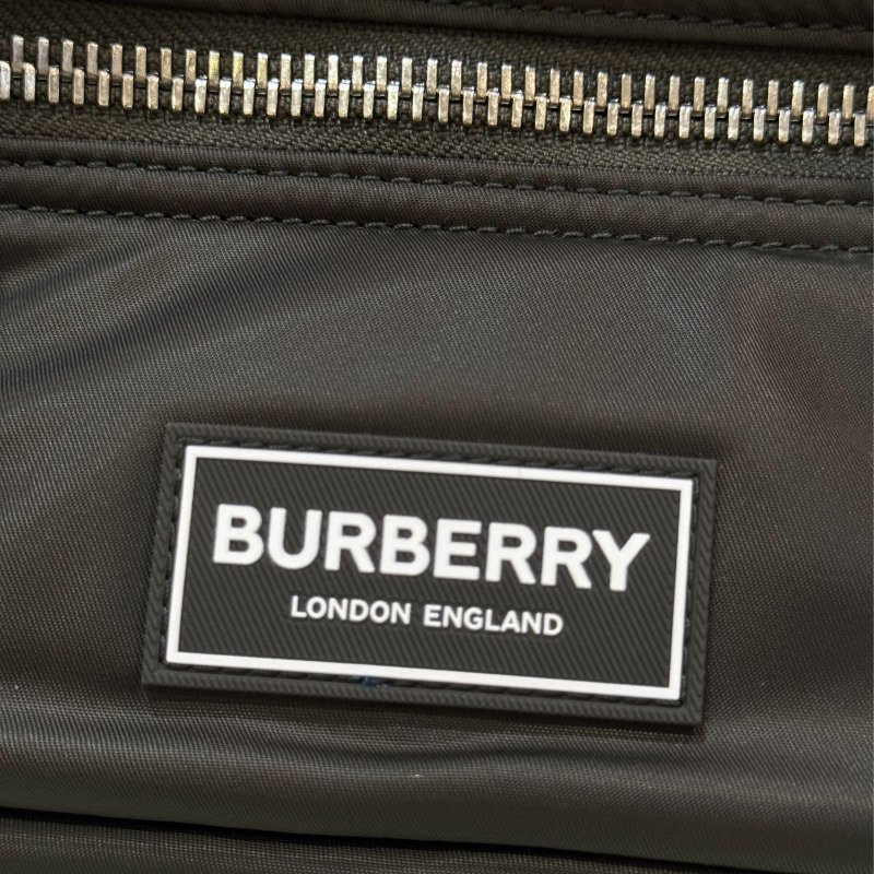 💎Han's house精品服飾💎Burberry LOGO 尼龍 側背 包 80905691-3