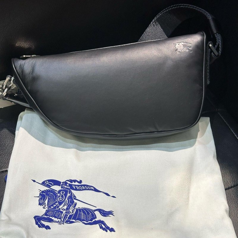 💎Han's house精品服飾💎Burberry SHIELD 小牛皮 包 現貨 原價69000-0