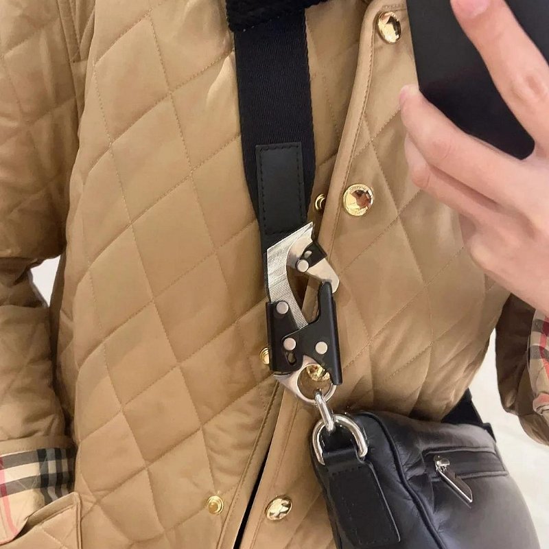 💎Han's house精品服飾💎Burberry SHIELD 小牛皮 包 現貨 原價69000-1