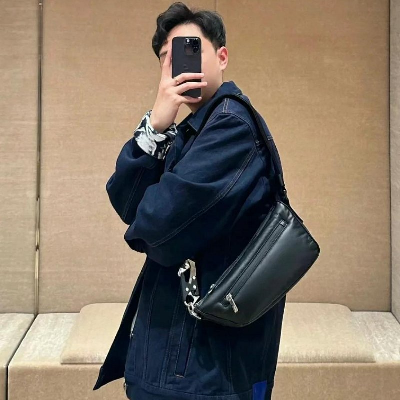 💎Han's house精品服飾💎Burberry SHIELD 小牛皮 包 現貨 原價69000-2