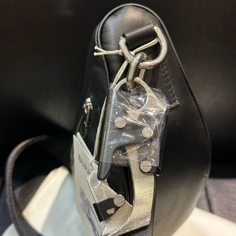 💎Han's house精品服飾💎Burberry SHIELD 小牛皮 包 現貨 原價69000-6