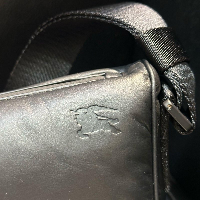 💎Han's house精品服飾💎Burberry SHIELD 小牛皮 包 現貨 原價69000-7