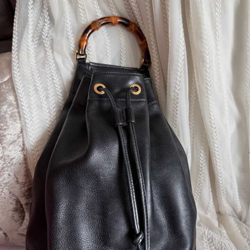 古馳 竹節提把 水桶包 中古後背包 後背包 後背包 雙肩包 黑色 黑色皮革 中古  中古包背囊 經典款 迷你  美式復古 vintage gucci bucket bag / backpack-2
