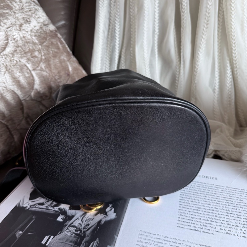 古馳 竹節提把 水桶包 中古後背包 後背包 後背包 雙肩包 黑色 黑色皮革 中古  中古包背囊 經典款 迷你  美式復古 vintage gucci bucket bag / backpack-10