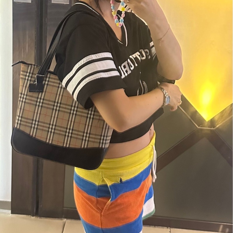 博柏利 托特包 手提包 很新 腋下包 側背包  英倫風 黑色皮革老花 米色底格紋帆布 中古包 復古包 古董包 burberry nova check shoulder bag tote bag-2