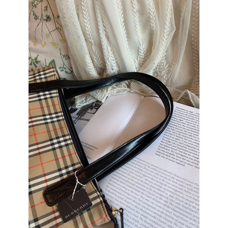 博柏利 托特包 手提包 很新 腋下包 側背包  英倫風 黑色皮革老花 米色底格紋帆布 中古包 復古包 古董包 burberry nova check shoulder bag tote bag-9