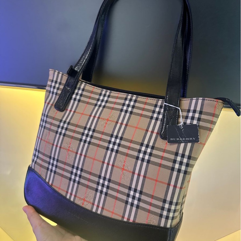 博柏利 托特包 手提包 很新 腋下包 側背包  英倫風 黑色皮革老花 米色底格紋帆布 中古包 復古包 古董包 burberry nova check shoulder bag tote bag-12