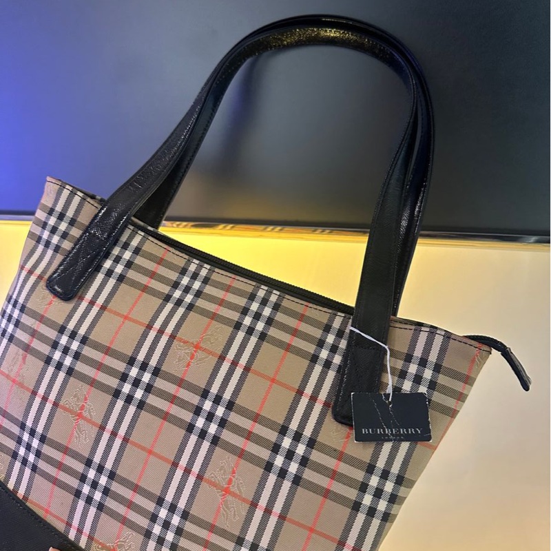 博柏利 托特包 手提包 很新 腋下包 側背包  英倫風 黑色皮革老花 米色底格紋帆布 中古包 復古包 古董包 burberry nova check shoulder bag tote bag-15
