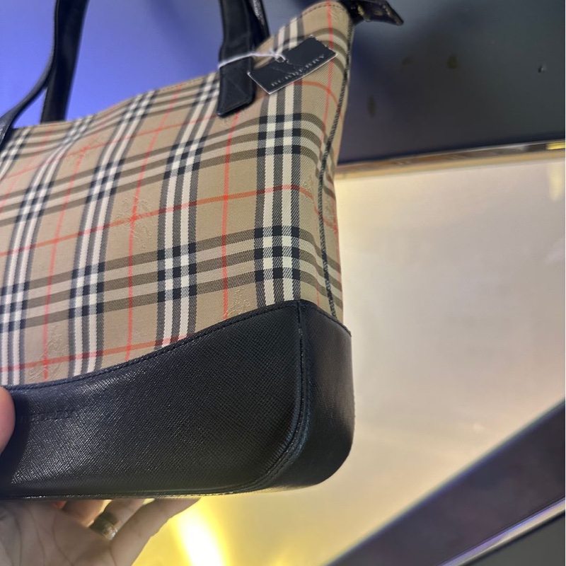博柏利 托特包 手提包 很新 腋下包 側背包  英倫風 黑色皮革老花 米色底格紋帆布 中古包 復古包 古董包 burberry nova check shoulder bag tote bag-16