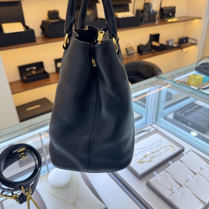 Prada 普拉達 荔枝紋軟皮 黑金殺手包 底長31cm-3