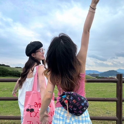 Chanel 彩色logo塗鴉抽繩後背包17×22cm 98新配件塵袋