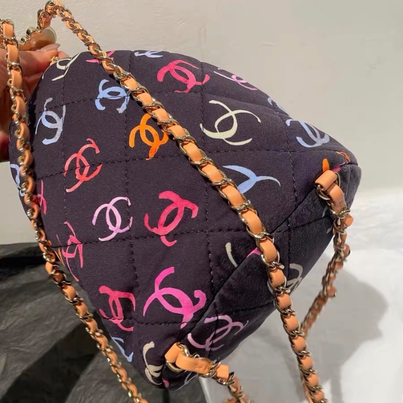 Chanel 彩色logo塗鴉抽繩後背包17×22cm 98新配件塵袋-5