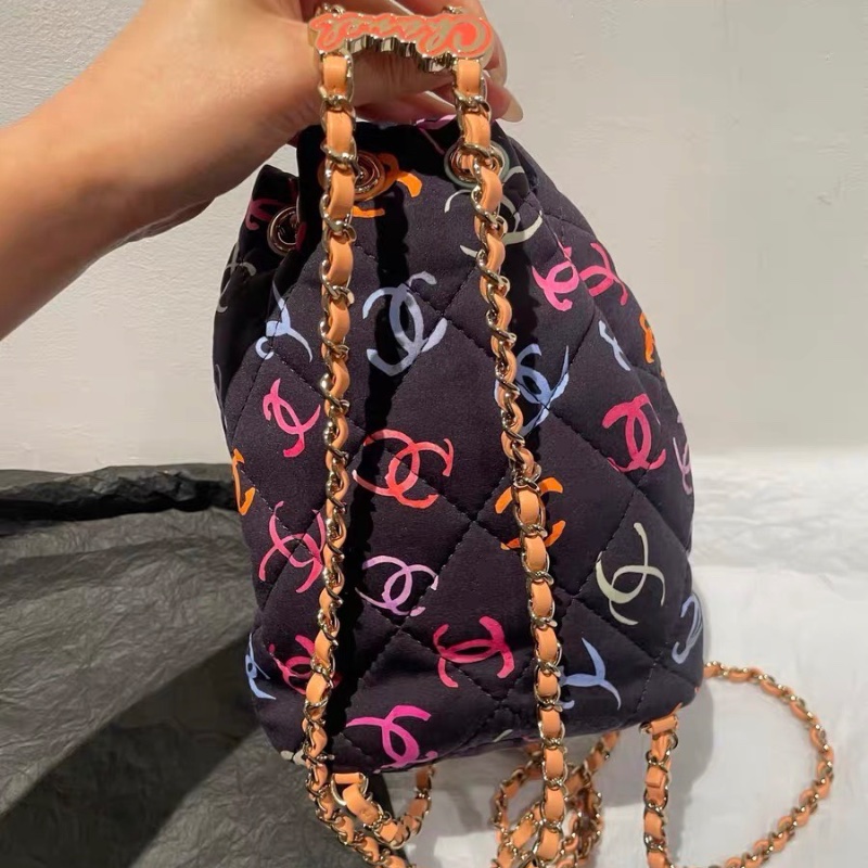 Chanel 彩色logo塗鴉抽繩後背包17×22cm 98新配件塵袋-8