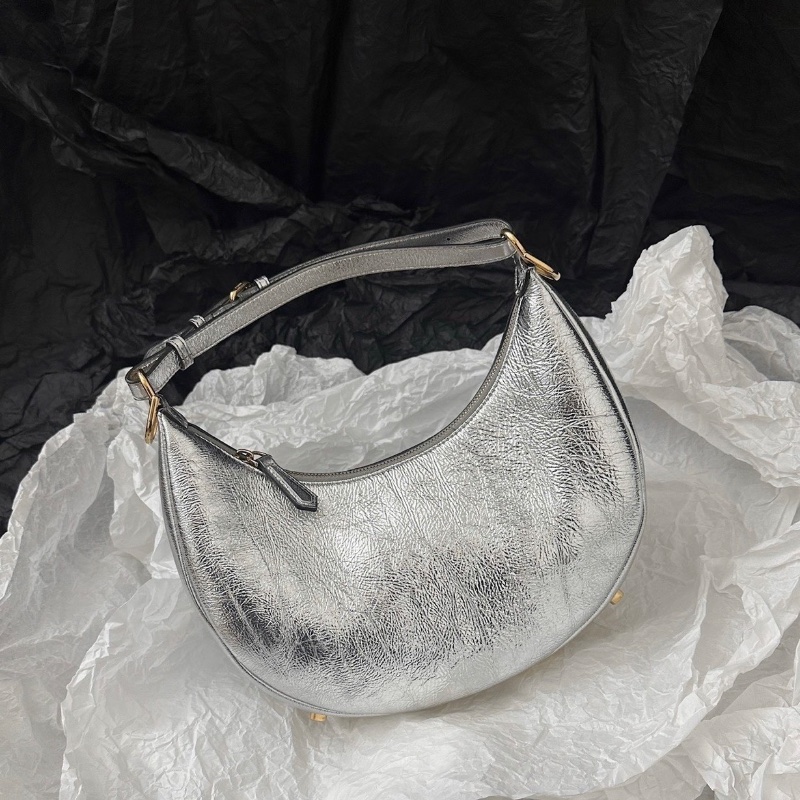 Fendi praphy 銀色腋下包 29*24 98新配件塵袋-1