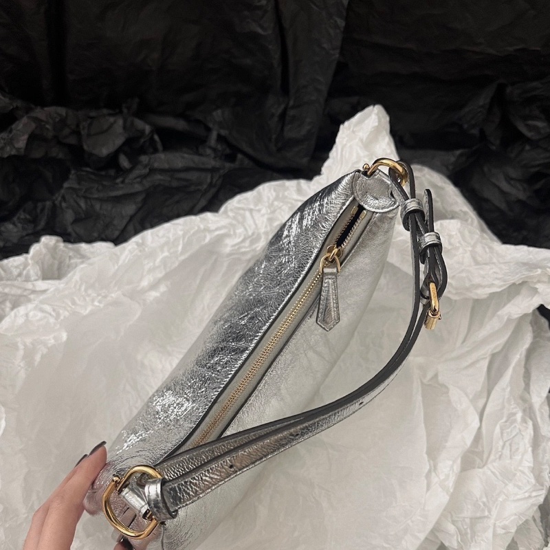 Fendi praphy 銀色腋下包 29*24 98新配件塵袋-3