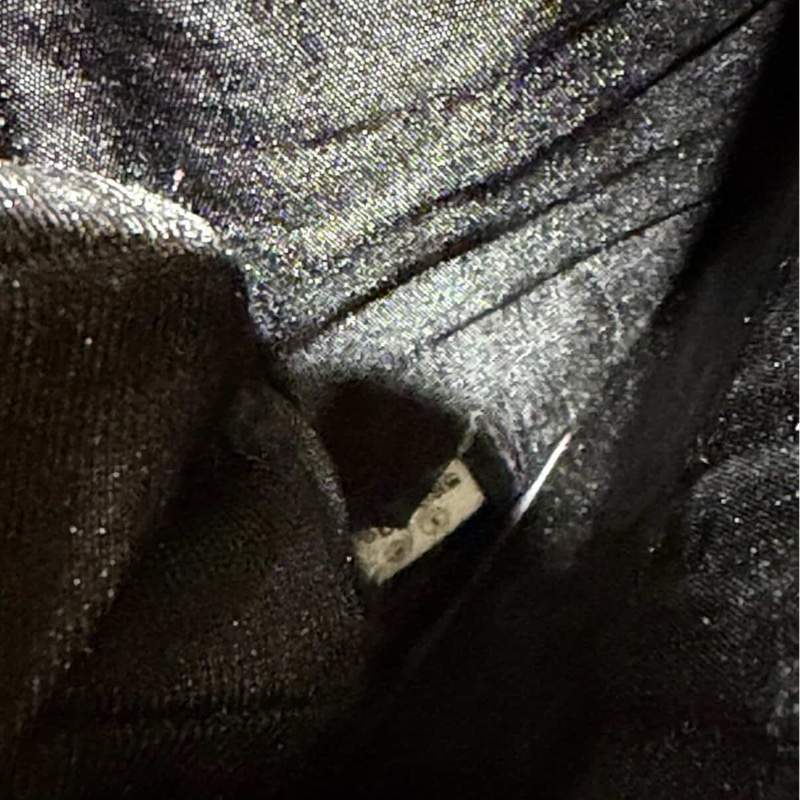 Chanel絕版大雙c 黑魚子醬 釦式長夾-6