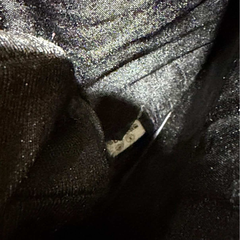 Chanel絕版大雙c 黑魚子醬 釦式長夾-11