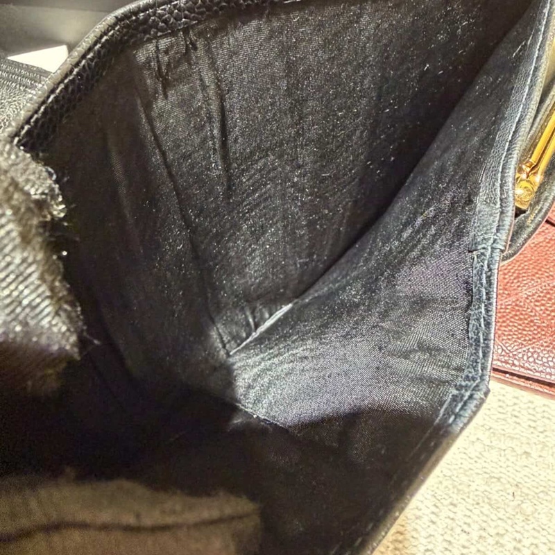 Chanel絕版大雙c 黑魚子醬 釦式長夾-12