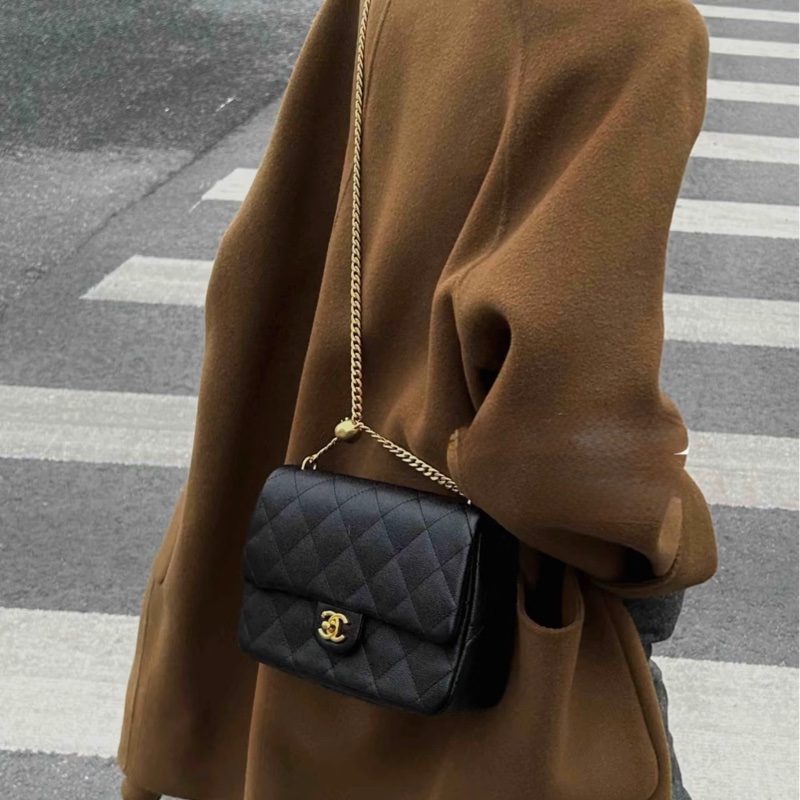 香奈兒cf方胖子 Chanel 23P黑金荔枝牛愛心調節釦肩背包AS3921 近新閒置品🖤可送禮-2