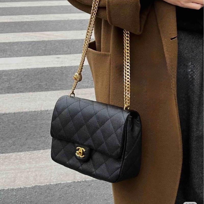 香奈兒cf方胖子 Chanel 23P黑金荔枝牛愛心調節釦肩背包AS3921 近新閒置品🖤可送禮-3