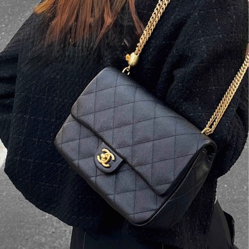 香奈兒cf方胖子 Chanel 23P黑金荔枝牛愛心調節釦肩背包AS3921 近新閒置品🖤可送禮-5