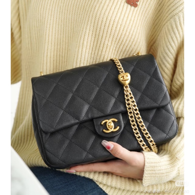 香奈兒cf方胖子 Chanel 23P黑金荔枝牛愛心調節釦肩背包AS3921 近新閒置品🖤可送禮-6