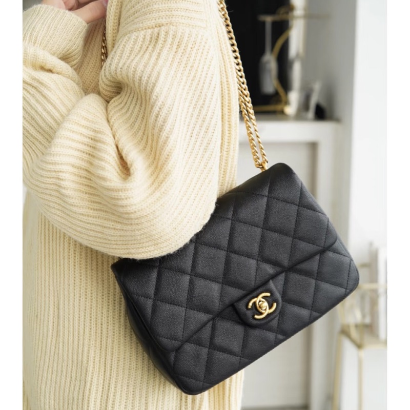 香奈兒cf方胖子 Chanel 23P黑金荔枝牛愛心調節釦肩背包AS3921 近新閒置品🖤可送禮-9