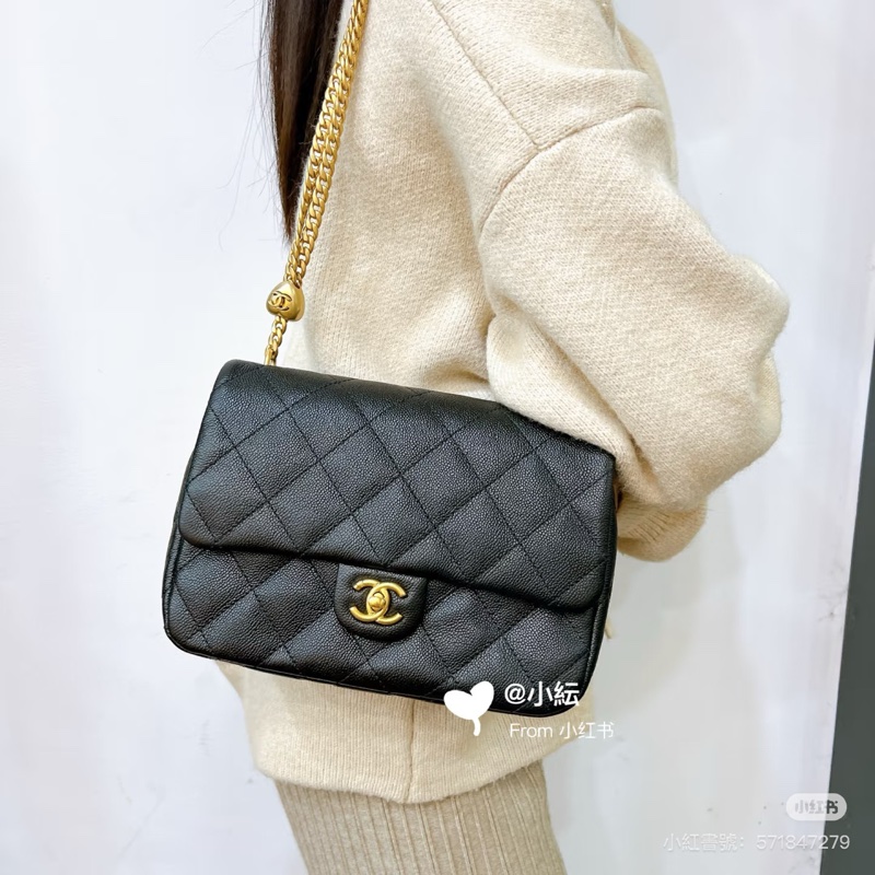 香奈兒cf方胖子 Chanel 23P黑金荔枝牛愛心調節釦肩背包AS3921 近新閒置品🖤可送禮-10