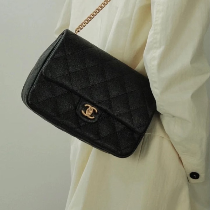 香奈兒cf方胖子 Chanel 23P黑金荔枝牛愛心調節釦肩背包AS3921 近新閒置品🖤可送禮-11