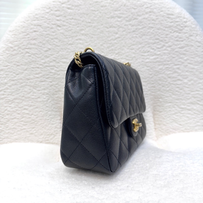 香奈兒cf方胖子 Chanel 23P黑金荔枝牛愛心調節釦肩背包AS3921 近新閒置品🖤可送禮-15