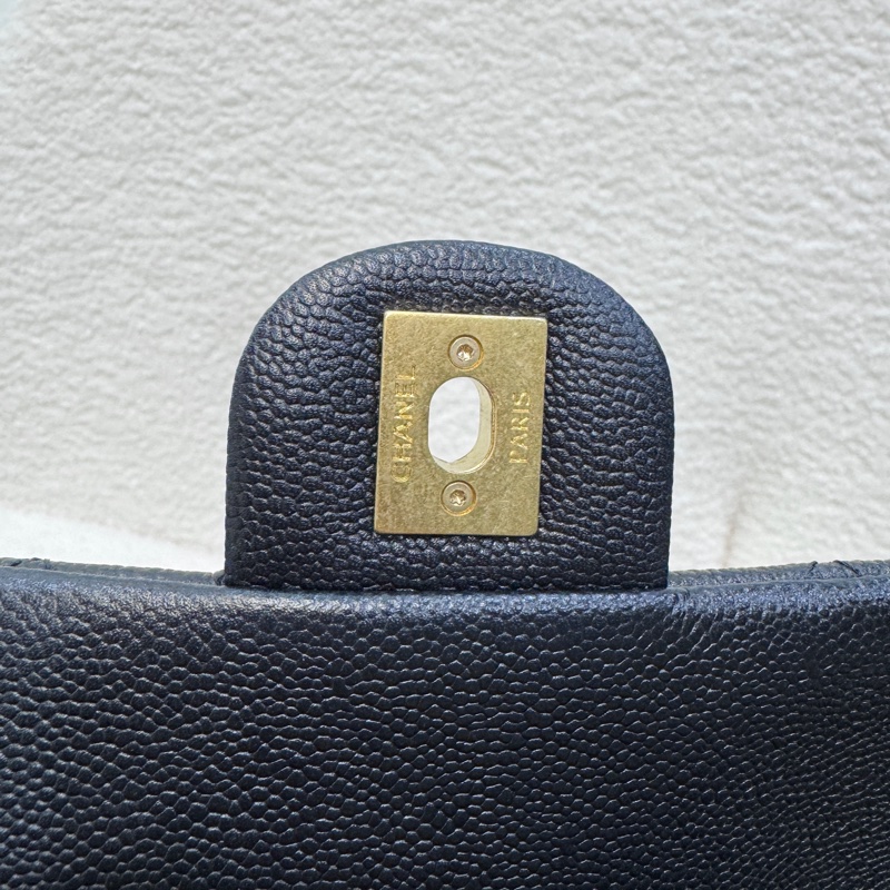 香奈兒cf方胖子 Chanel 23P黑金荔枝牛愛心調節釦肩背包AS3921 近新閒置品🖤可送禮-25