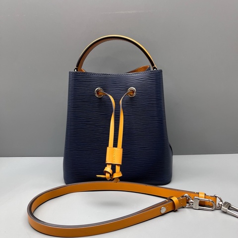 LouisVuitton 路易威登深藍色水波紋抽繩水桶包  尺寸20*20 🈚附件