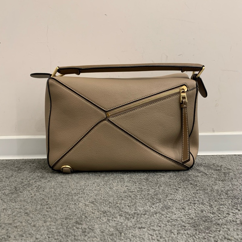 98新 Loewe 羅意威 puzzle中號沙色幾何包 手提斜挎包 底長29 附件肩帶-1