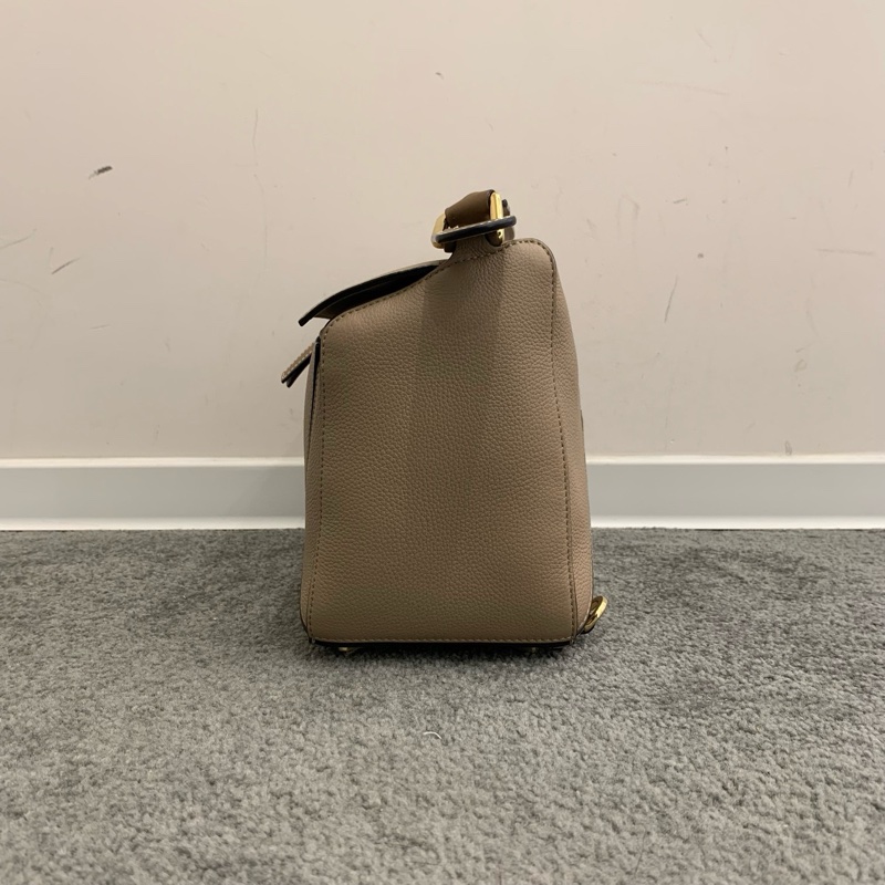 98新 Loewe 羅意威 puzzle中號沙色幾何包 手提斜挎包 底長29 附件肩帶-2