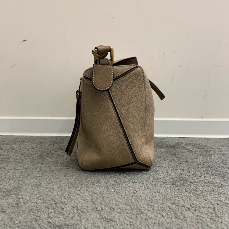 98新 Loewe 羅意威 puzzle中號沙色幾何包 手提斜挎包 底長29 附件肩帶-3