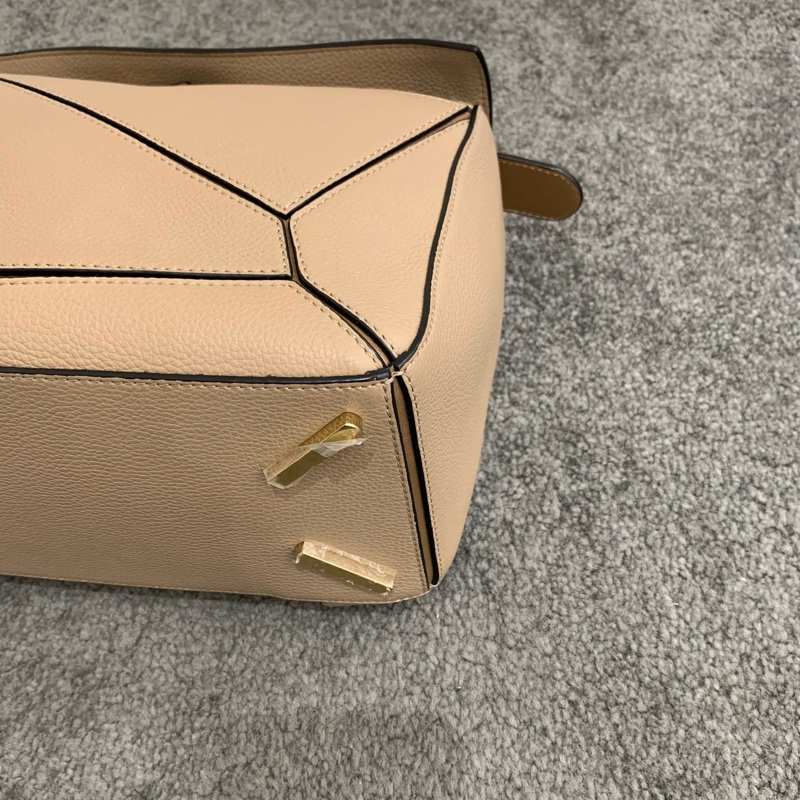 98新 Loewe 羅意威 puzzle中號沙色幾何包 手提斜挎包 底長29 附件肩帶-5