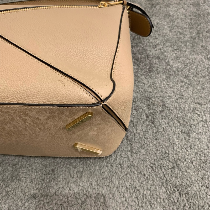 98新 Loewe 羅意威 puzzle中號沙色幾何包 手提斜挎包 底長29 附件肩帶-7